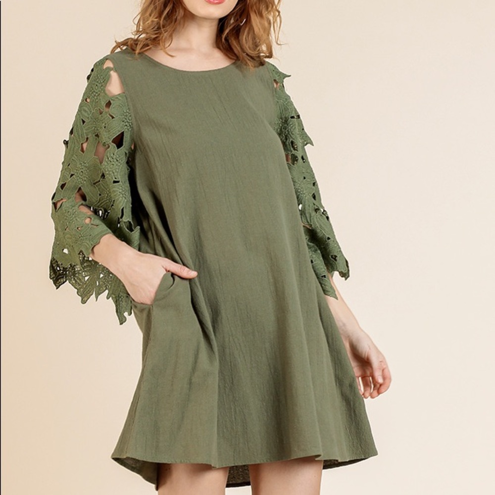 Umgee lace appliqué bell sleeve dress in green NWT